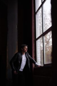 椅子を使ったストレッチで腰の痛みを和らげる方法は？