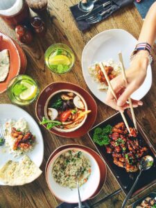 コンビニでダイエット中に選ぶべき食事メニューは？
